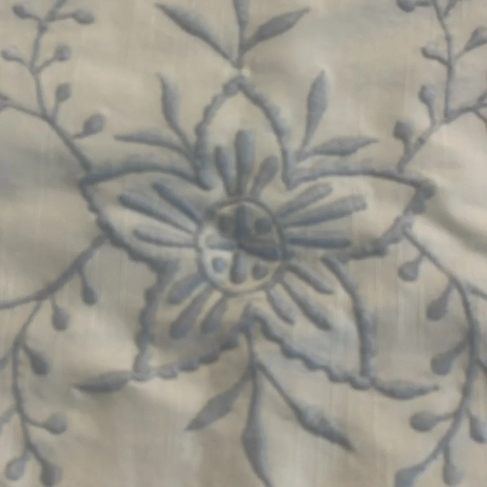 Pottery Barn placemat only one embroidered blue ivory new